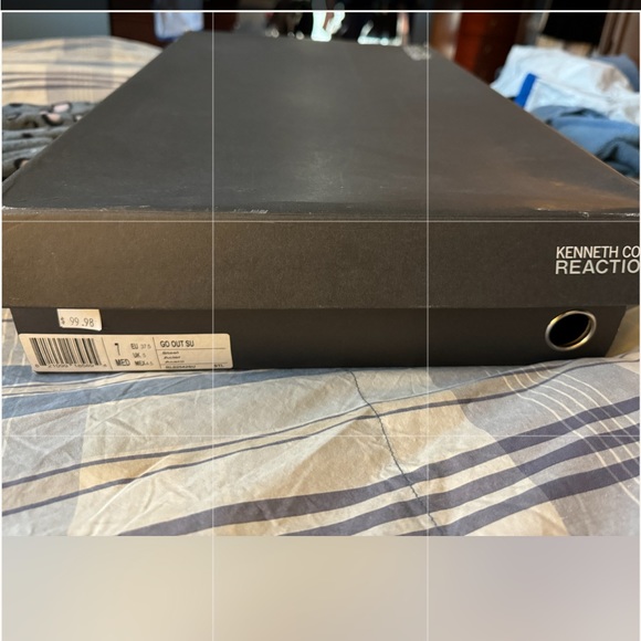 NWOT Kenneth Cole Size 7 Grey suede boot - Picture 2 of 5